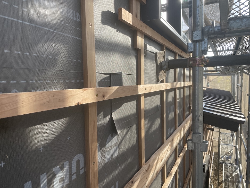 「通気同縁施工」