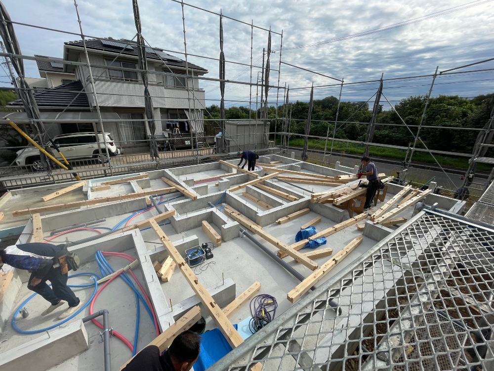 「土台敷施工」