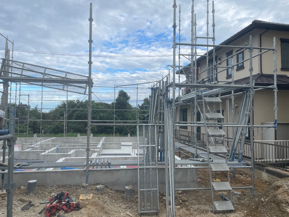 「先行足場施工」